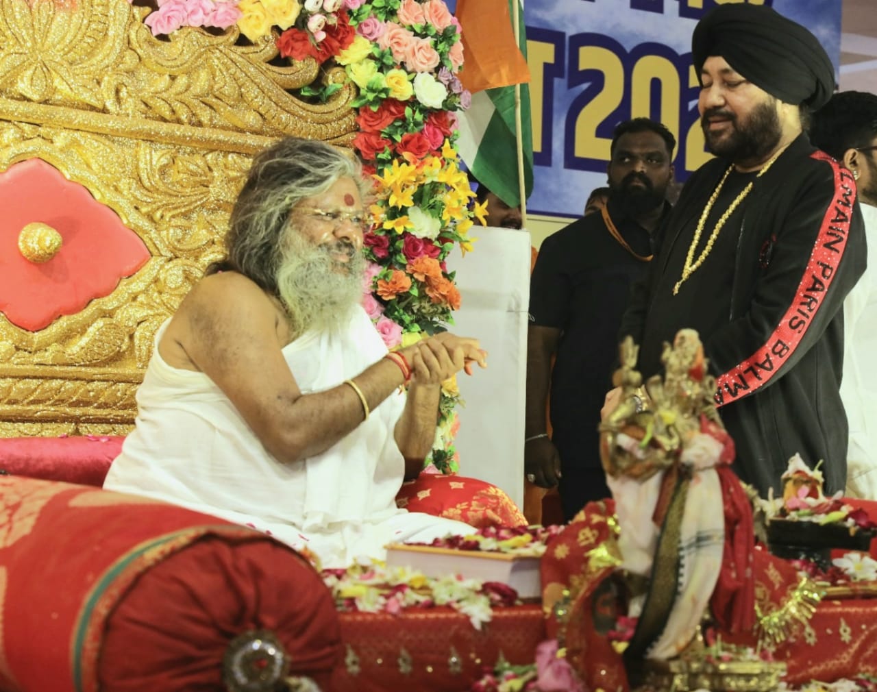 Singer Daler Mehndi takes blessings from revered saint Dr. Vasant Vijay Maharaj at Grand Shiv Mahapuran Yajna