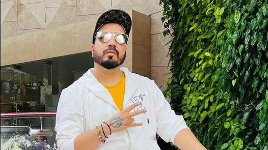 Mika Singh Cancels Shows for the First Time in 24 Years Due to Health Issues, Faces Million Rupee Losses – Here’s the Reason
