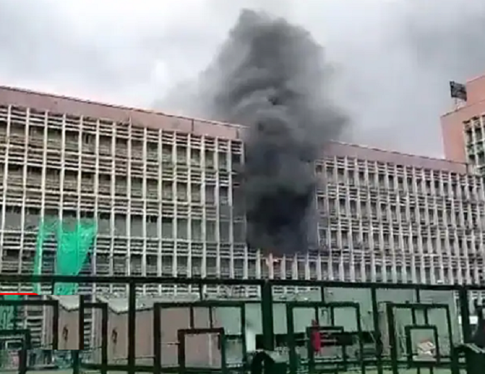 AIIMS Emergency Ward Temporarily Closed After Fire Breaks Out in Delhi Hospital.