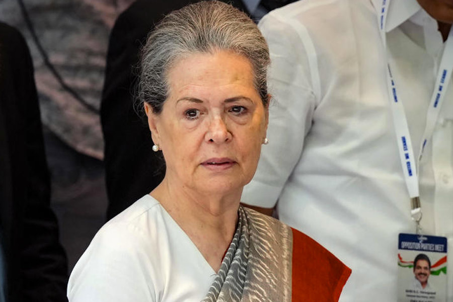 Breaking News : Sonia Gandhi Summons Urgent Congress Party Meeting to Plan Parliamentary Strategy