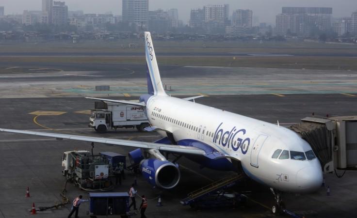 Viral Video: Couple Engages in Dispute with IndiGo Staff at Mumbai Airport After Missing Their Flight