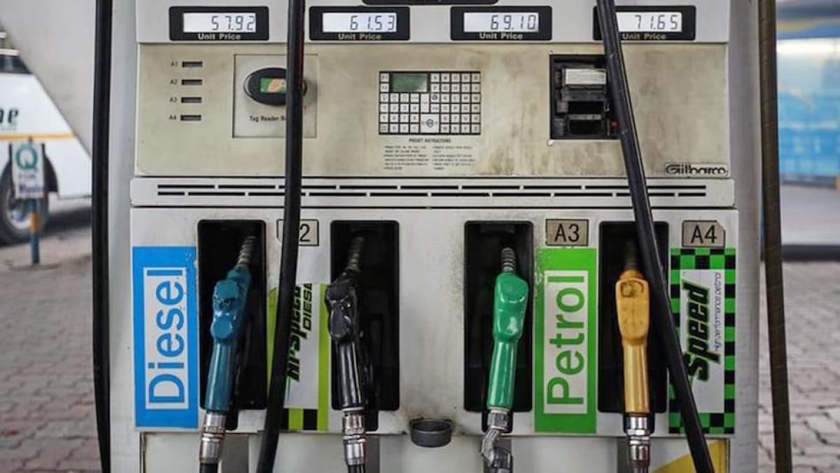 Record High: Petrol and Diesel Prices Exceed ₹300 in Crisis-Hit Pakistan
