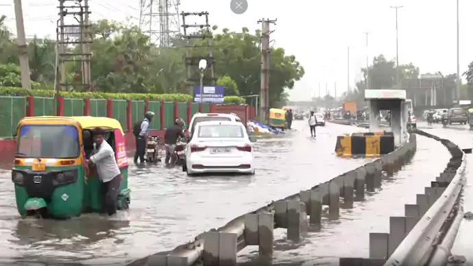 Heavy Rain and Strong Winds Cause Traffic Jams and Waterlogging in Parts of Delhi