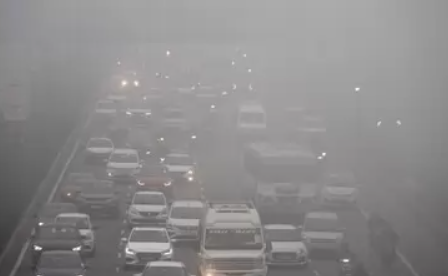 Cautionary Measures Issued Amid Dense Fog in Delhi-NCR: Avoid Tailgating, No Overtaking, Utilize Hazard Lights