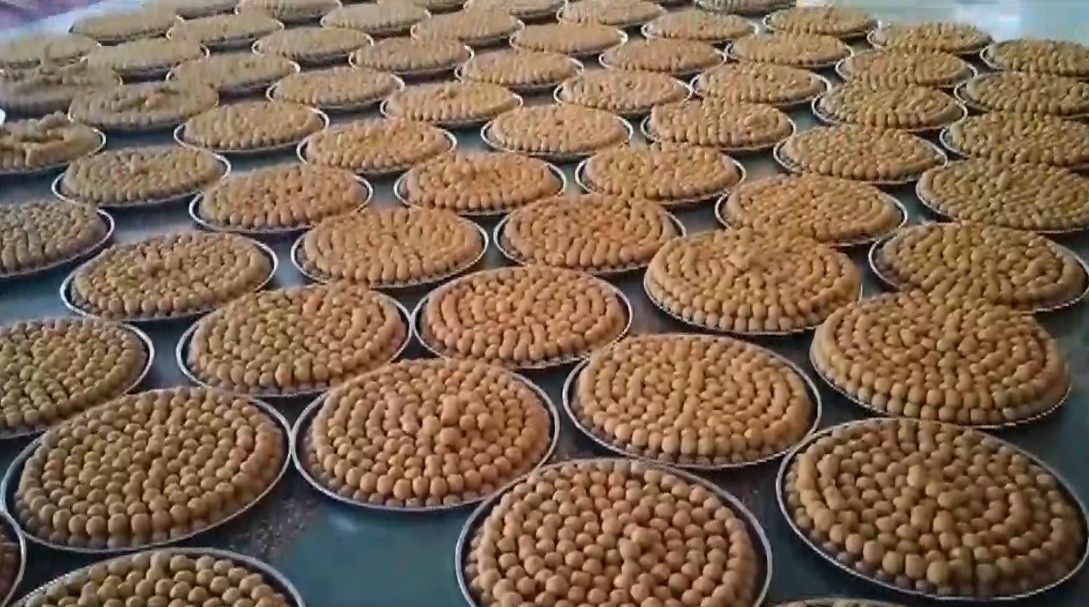 Varanasi and Gujarat Confectioners Prepare 45 Tonnes of Laddus for ‘Pran Pratishtha’ Ceremony in Ayodhya