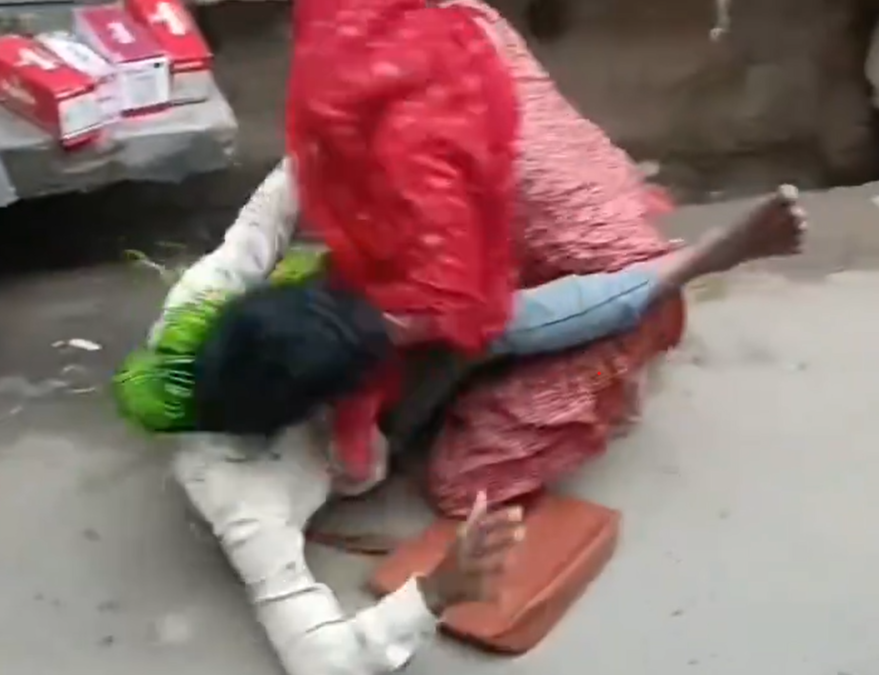 ‘WWE-Style Fight’: Woman Beats Man Outside Bangle Shop; Watch Viral Video