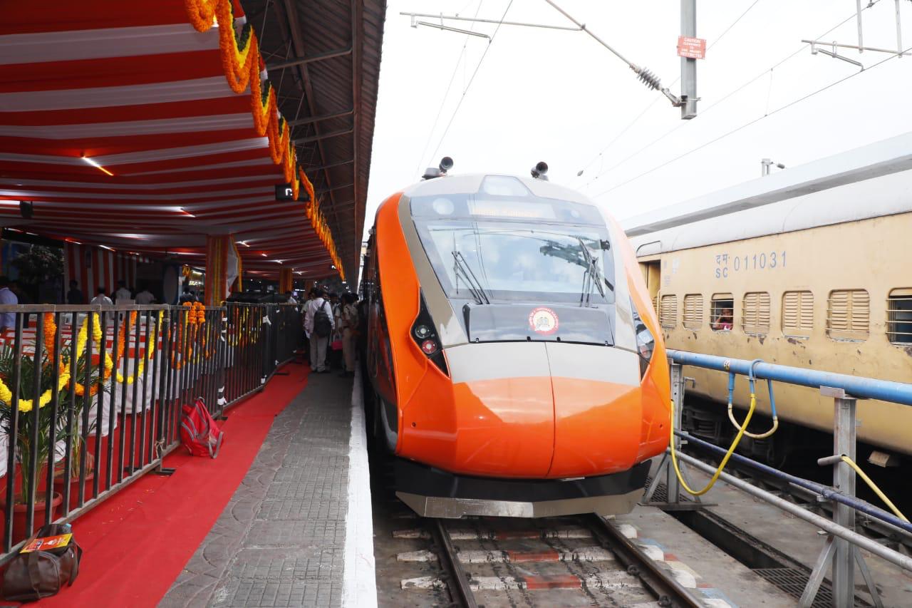 PM Modi Sets Wheels in Motion: Unveiling 10 New Vande Bharat Express Trains