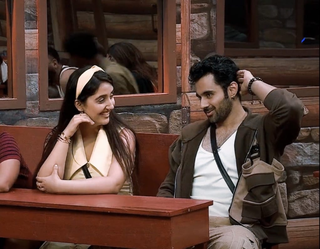 Ashnoor Kaur and abhishek bajaj in bigg boss 19