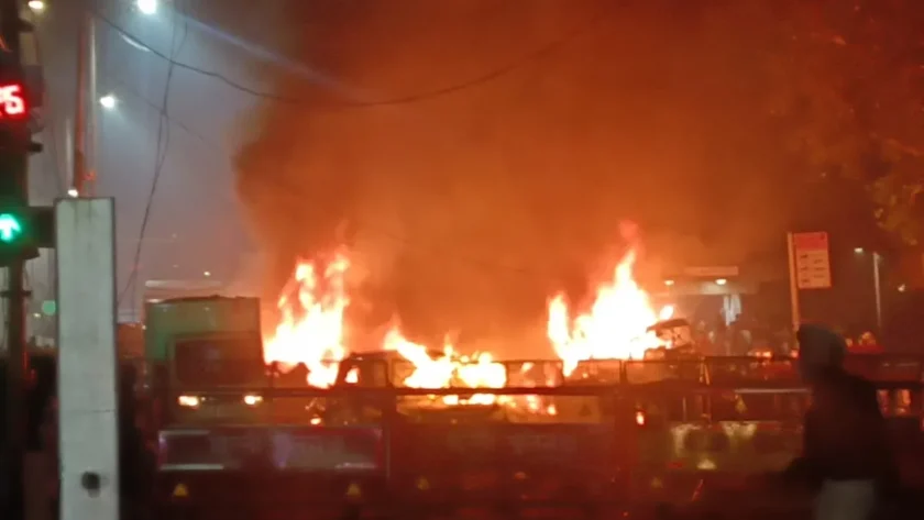 Red Fort Blast: Car Explosion Near Lal Qila Metro Station in Delhi, No Casualties Reported