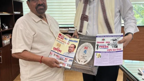 Senior Journalist and CIC Commissioner Shri Ashutosh Chaturvedi Honoured for Four Decades of Fair and Fearless Journalism