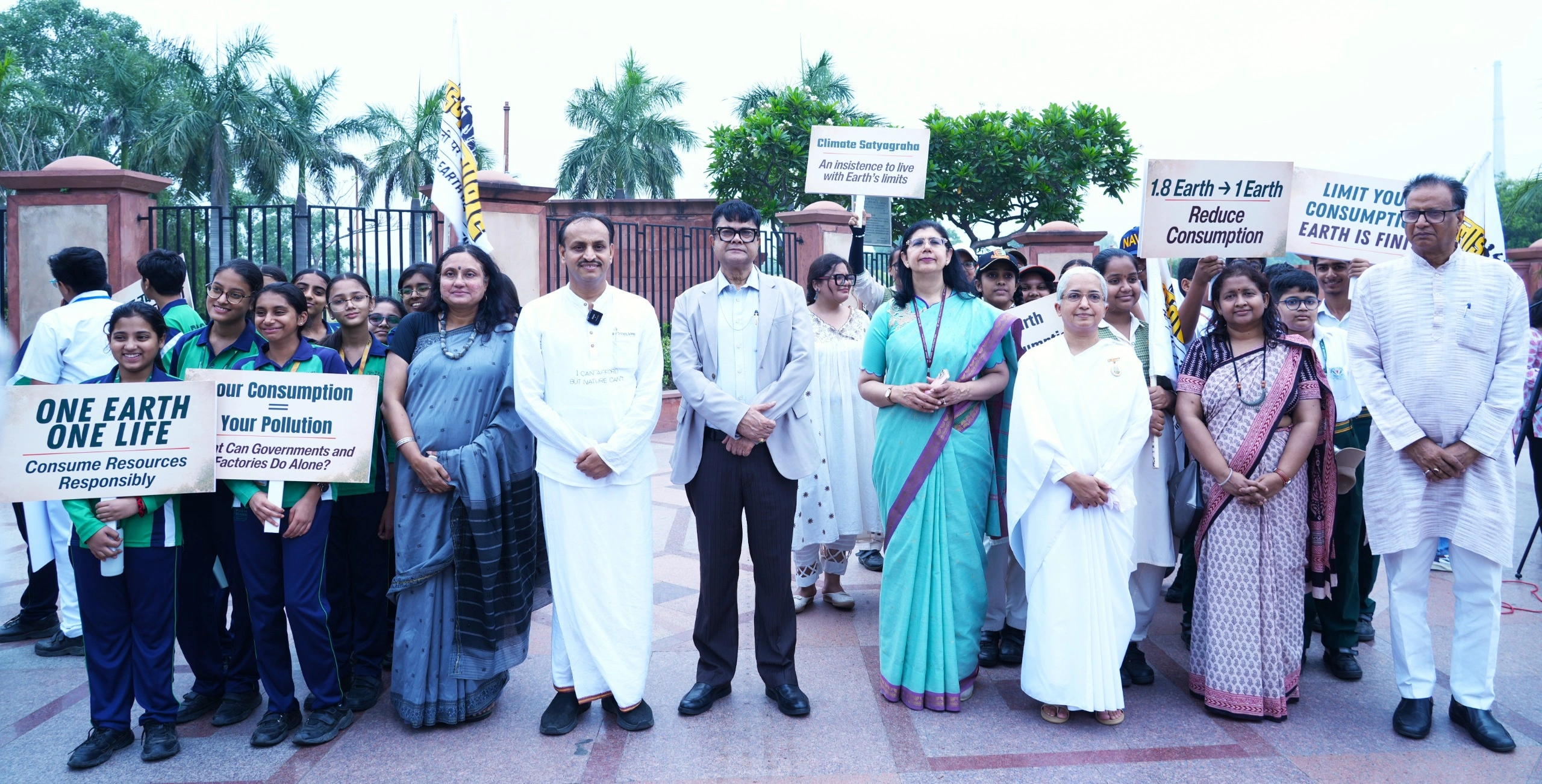 “Solar Man of India” Prof. Chetan Singh Solanki flags off Bharat Climate Satyagraha Yatra from Rajghat