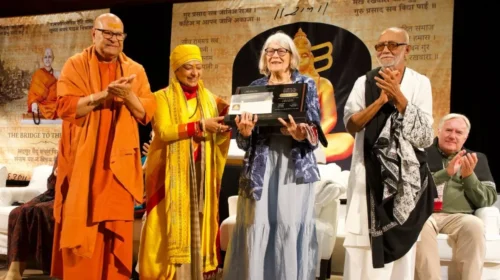 Harvard University Hosts Tulsi Jayanti for the First Time, Morari Bapu Honours 9 Global Scholars