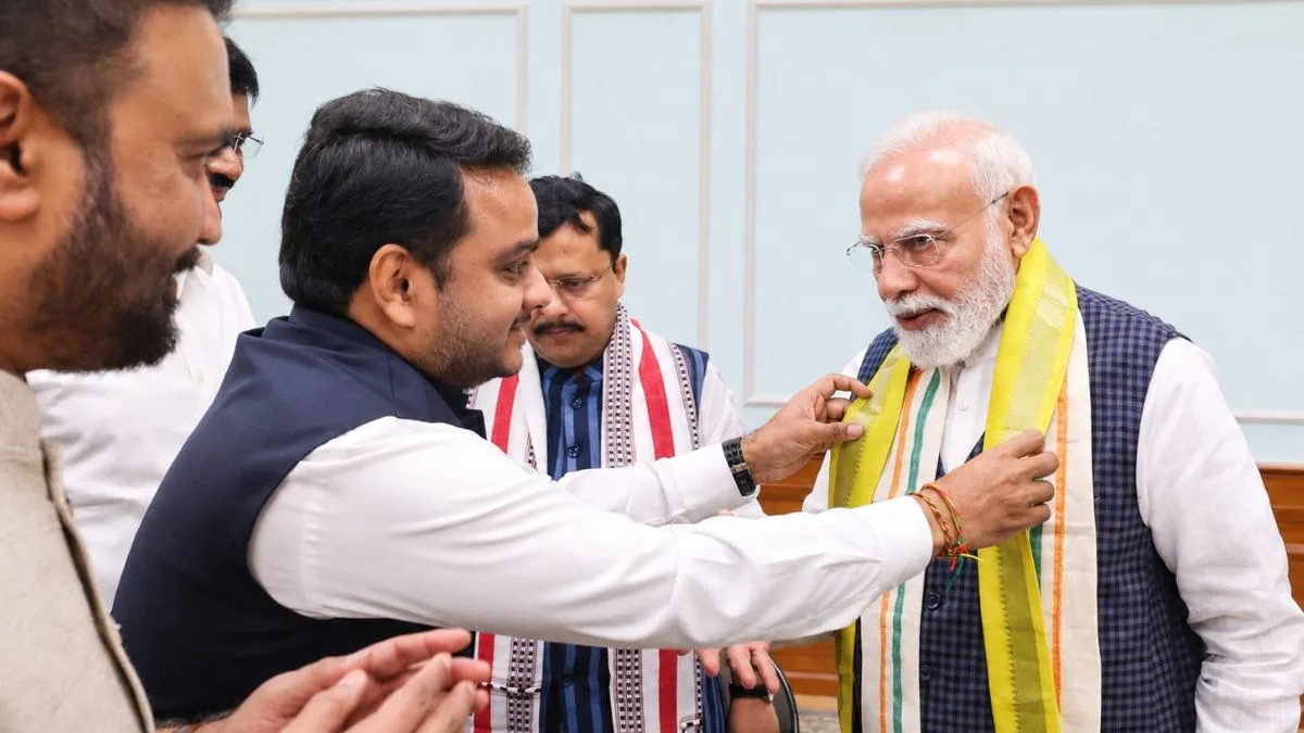 Andhra’s Iconic Mangalagiri Weave Reaches PM Modi as Vijay Chintakayala Marks National Handloom Day