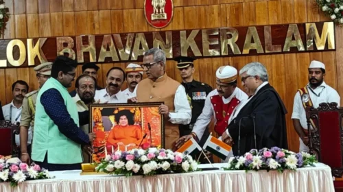 Dr Bhargav Mallappa Gifts Sathya Sai Baba Portrait to Kerala Governor